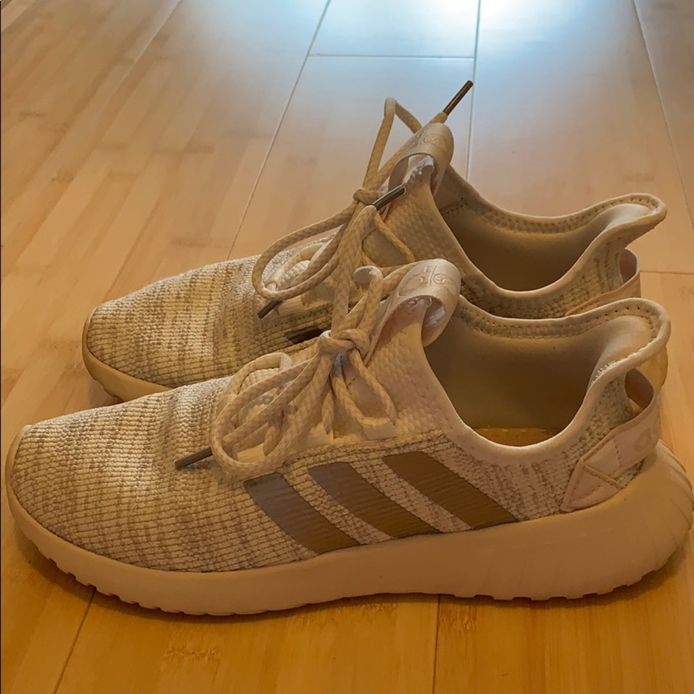 Tennis Shoe